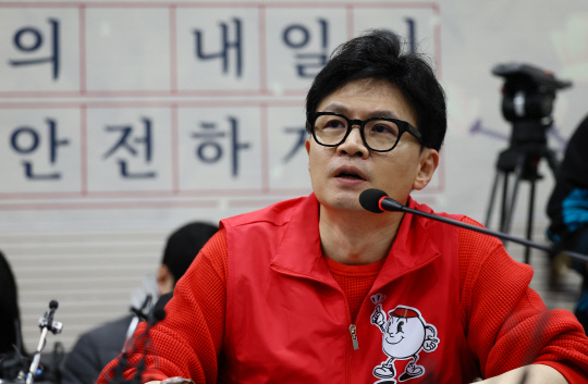 한동훈 국민의힘 비상대책위원장이 20일 서울 광진구 화양동 CCTV 관제센터에서 열린 '시민이 안전한 대한민국' 공약 발표에서 발언하고 있다.<연합뉴스 사진>